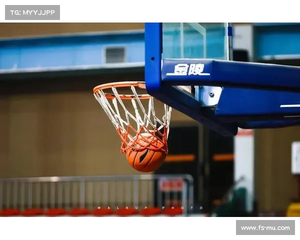 NBA场边摄影艺术揭秘 捕捉瞬间激情与赛场背后的故事